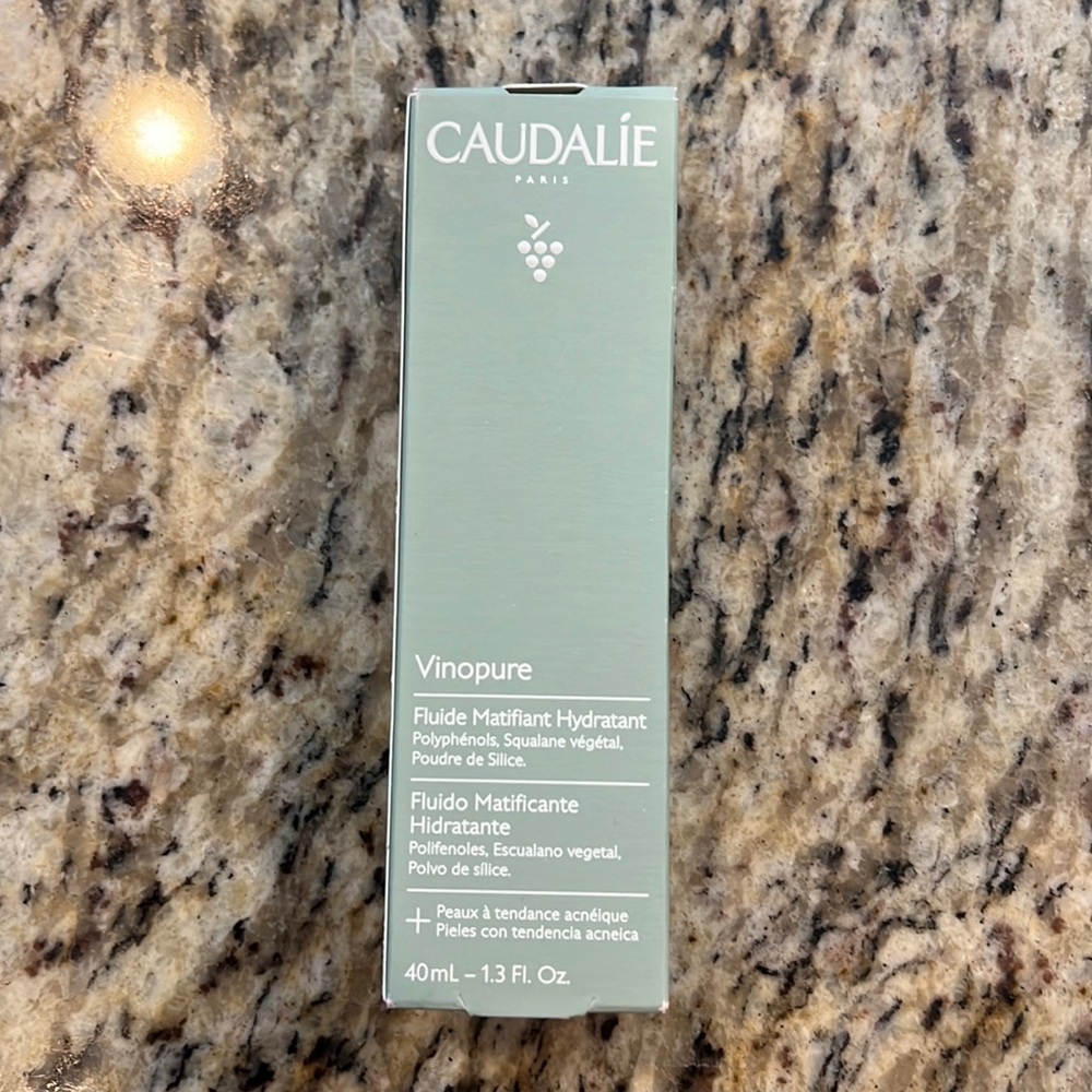 CAUDALIE: Vinopure Skin Perfecting Mattifying Fluid